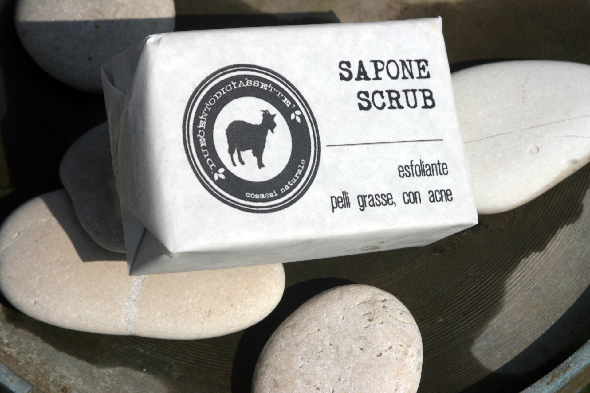 Savon scrub cendre - 90 g - DUECENTODICIASSETTE